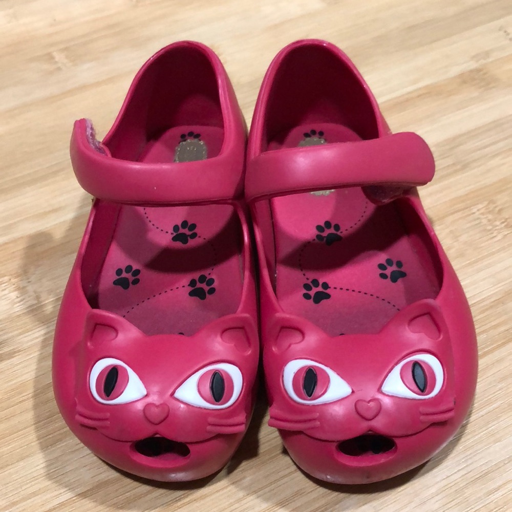 Mini Melissa magenta cat shoes sz 8